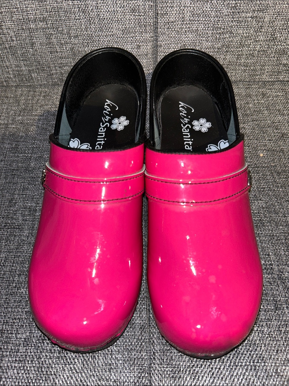 NEW - Sanita Women's Patent Hot Pink Slip-On Clogs - Picture 3 of 8